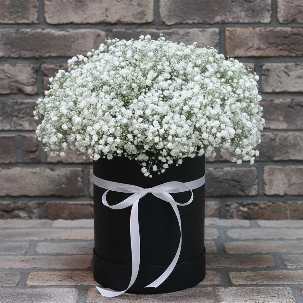 Цветочная композиция из Гипсофила в шляпной коробке в Мишкино