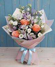 Букет цветов из:  Лизиантусы, Розы, Альстромерии и Гипсофила в Мишкино