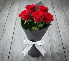 Букет 5 Красных роз Эдлесс Лав в Мишкино