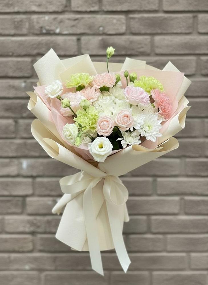 Букет цветов из: Гвоздики, Розы, Лизиантусы и Хризантемы в Мишкино