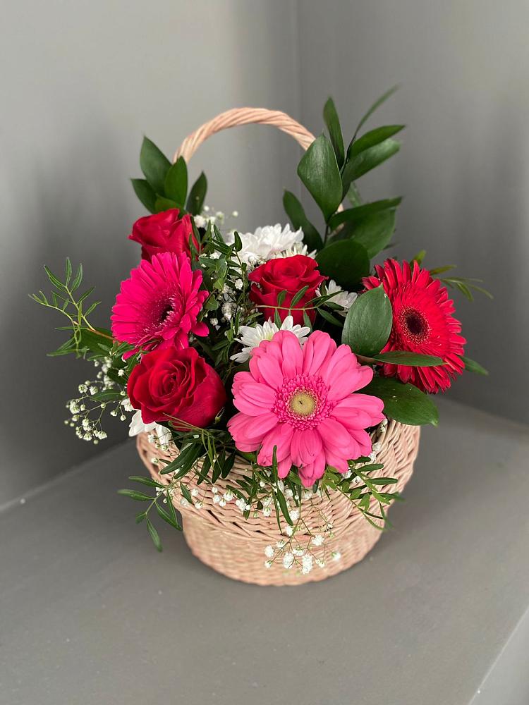 Цветочная композиция из Розы, Хризантемы и Герберы в корзине в Мишкино